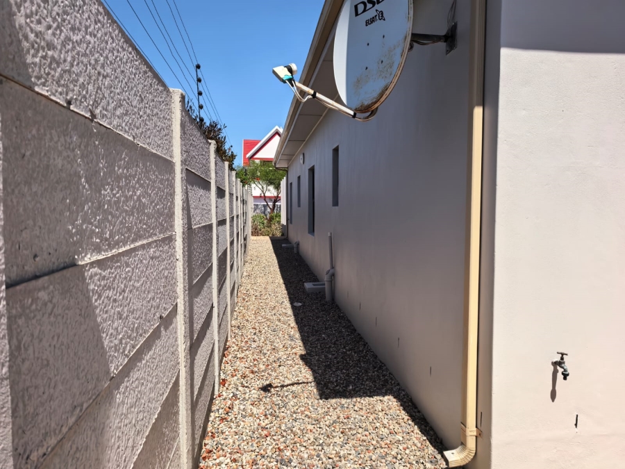 To Let 3 Bedroom Property for Rent in Parklands North Western Cape